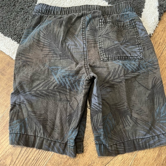Old Navy elastic waistband shorts B4-13 - Picture 3 of 3